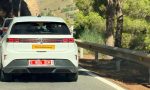 He visto un coche con una matrícula roja y una placa amarilla en España que pone Elektrofahrzeug: ¿qué significan?