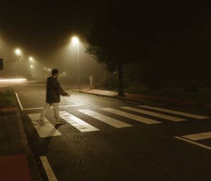 peaton noche carretera