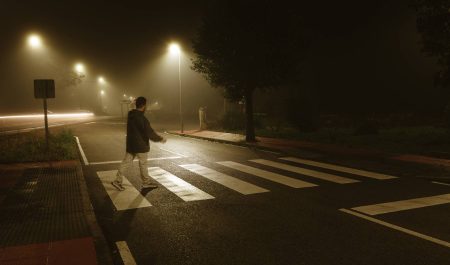 peaton noche carretera