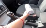 ¿Por qué cada vez más personas guardan una toalla blanca en el coche?: miles de conductores lo desconocen