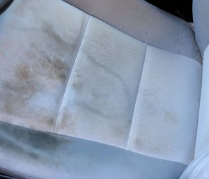 Asiento coche sucio