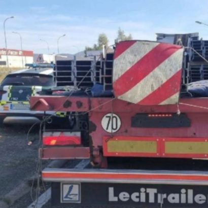 Un camión cargado de vigas circulaba a 120 km/h por la autovía, pero lo que descubrió la Guardia Civil después fue aún peor
