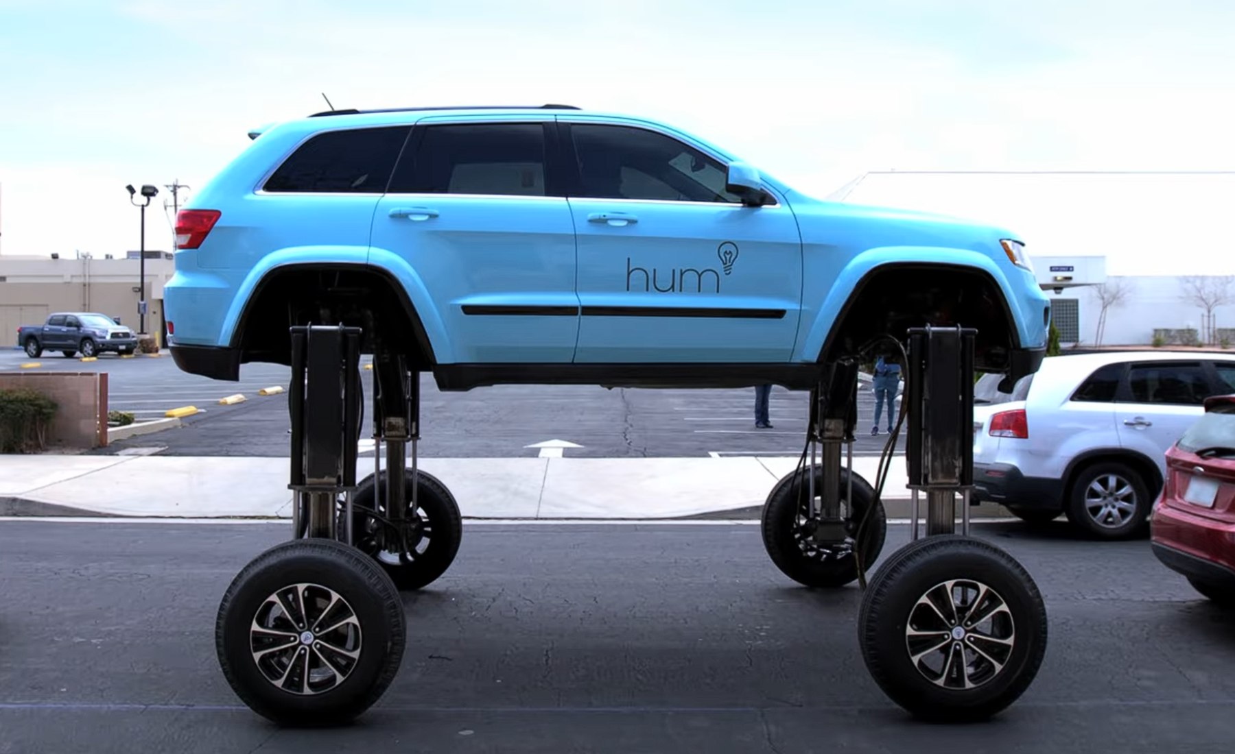 ¿Harto de los atascos? Alguien creó un coche capaz de hacer lo que muchos conductores han imaginado