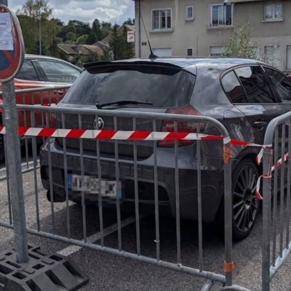 Aparca su coche ocupando dos plazas y el Ayuntamiento decide darle una lección que difícilmente olvidará