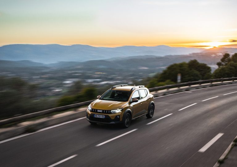 Dacia Sandero hybrid 155