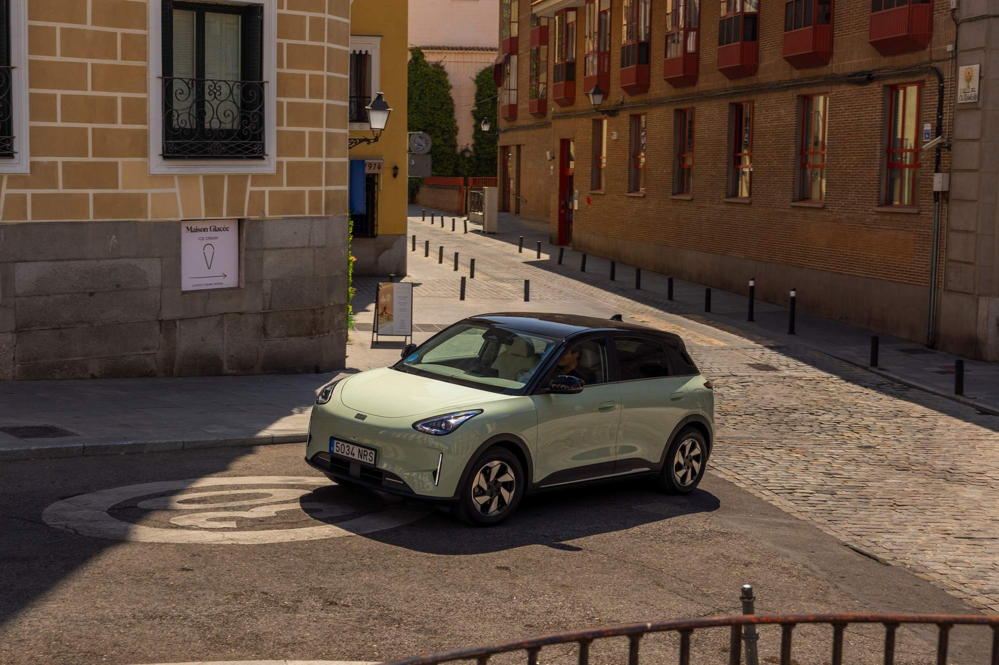 Geely E2