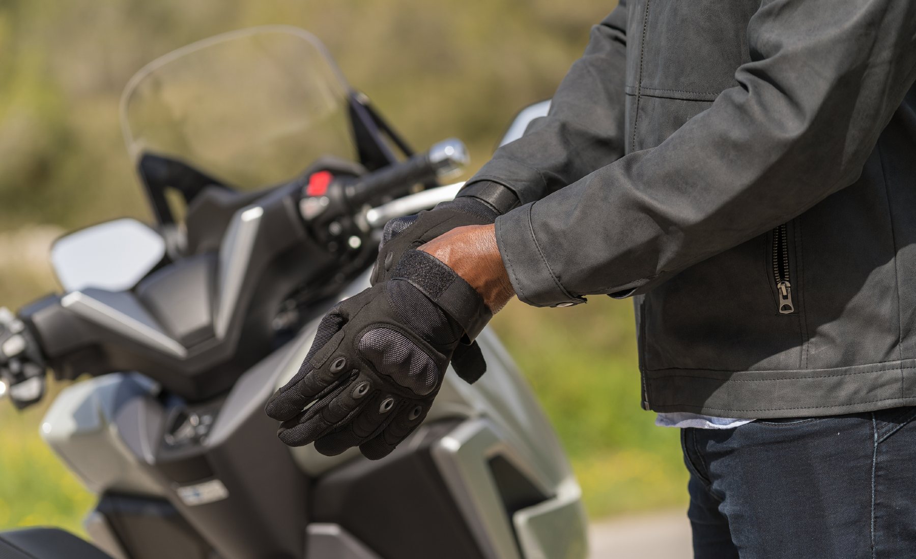 Guantes obligatorios moto