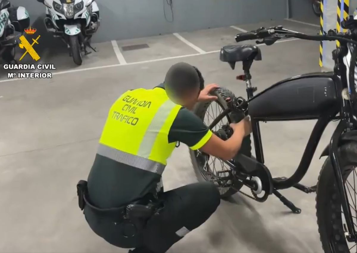 Guardia civil bicicleta modificada