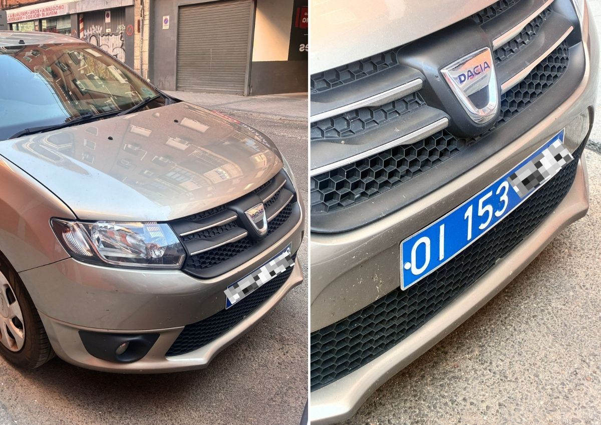 Matrícula azul coche