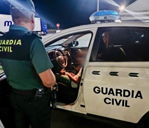 Niño olvidado gasolinera