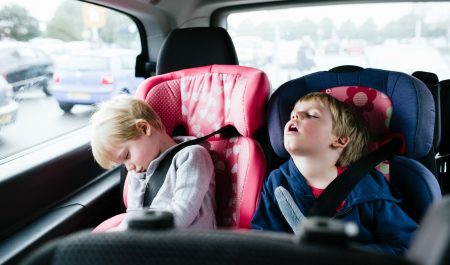 Niños sillitas coche