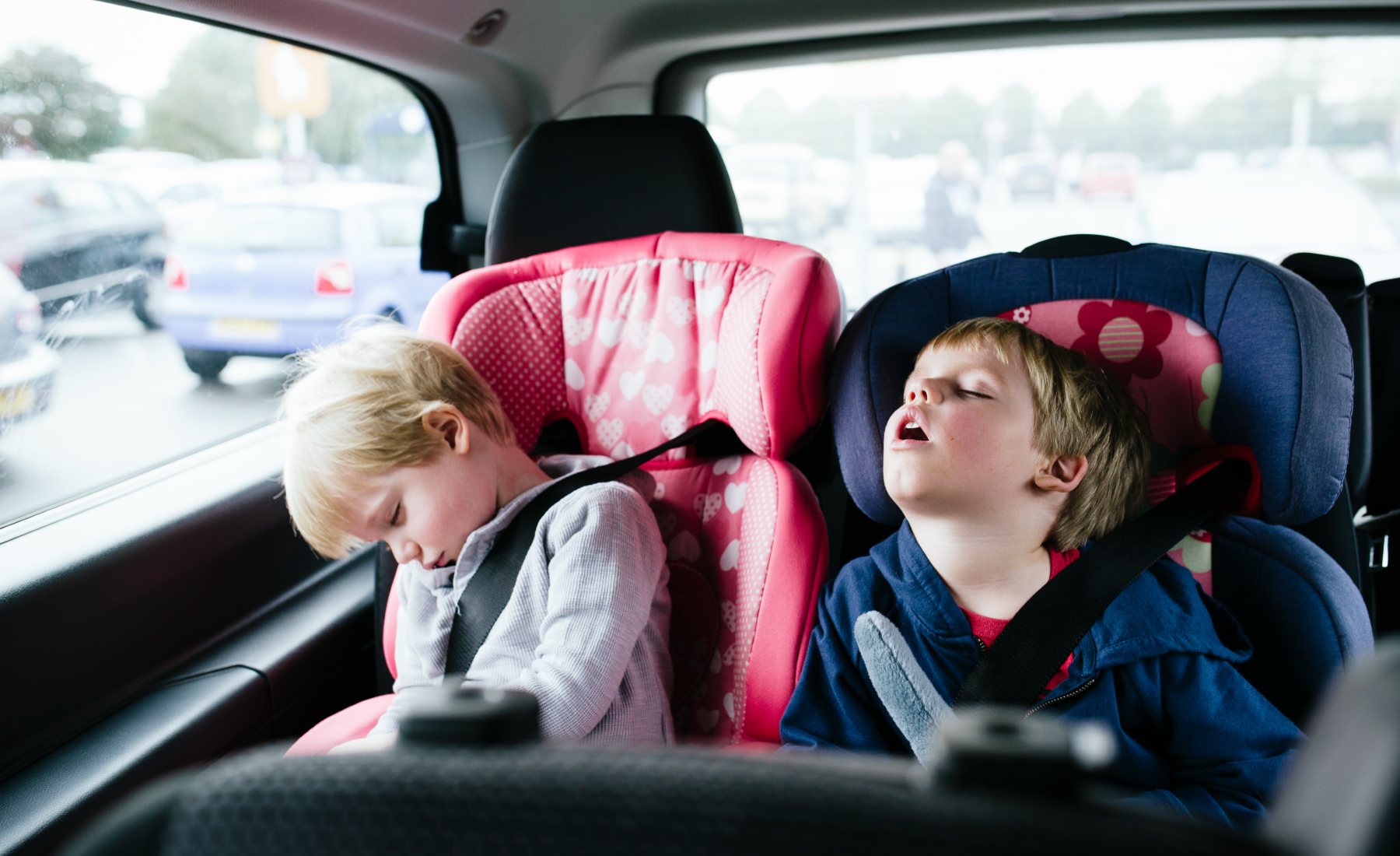 Niños sillitas coche