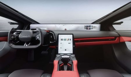 El parabrisas más grande del mundo ya no es de Tesla: el sorprendente récord que llega desde Arabia Saudí 
