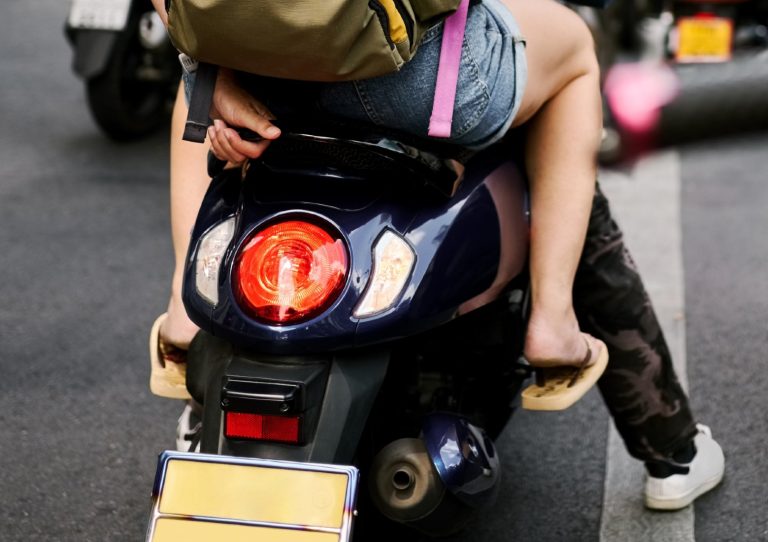 Pasajero moto chanclas