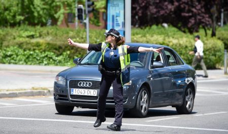 Policía Municipal de Madrid dirigiendo el tráfico