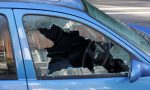 Te han roto la ventanilla para robarte en el coche: el error fatal que jamás debes cometer al descubrirlo