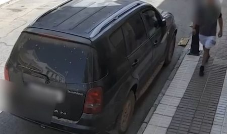Dos guardias civiles fuera de servicio lo sorprendieron robando en el interior de un coche, pero no imaginaban lo que descubrirían después
