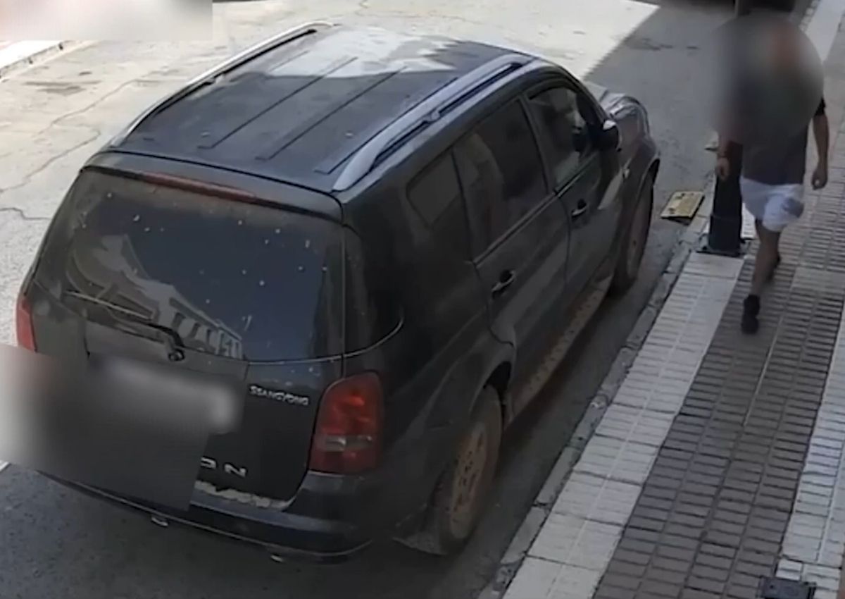 Dos guardias civiles fuera de servicio lo sorprendieron robando en el interior de un coche, pero no imaginaban lo que descubrirían después