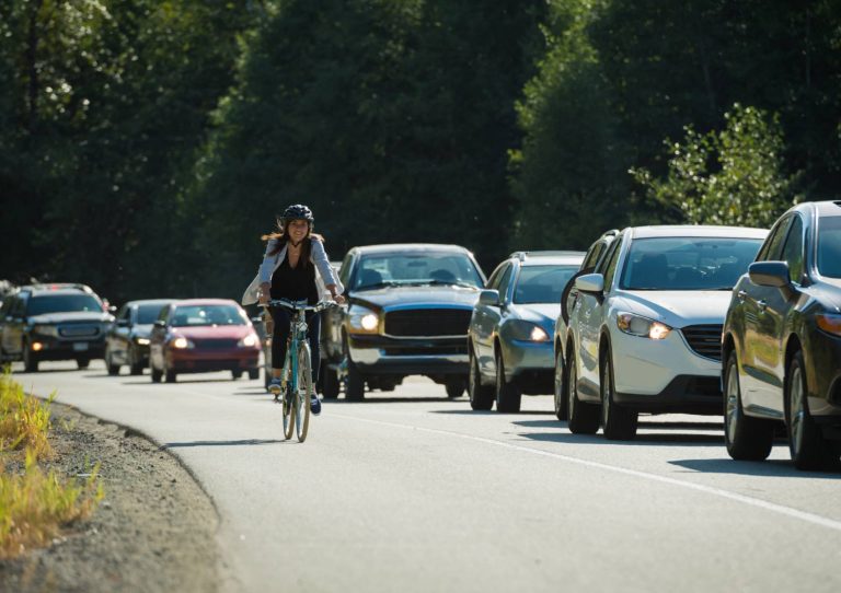 bici carretera adelantar dgt