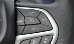 El botón del volante que muchos confunden con un reloj: qué significa y para qué sirve en el coche