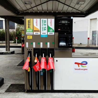 Francia tiene problemas para abastecer sus gasolineras: esto es lo que está ocurriendo con el combustible 