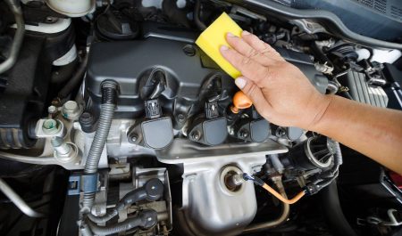 limpiar motor del coche