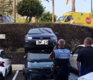 Coche montado sobre otro Tenerife