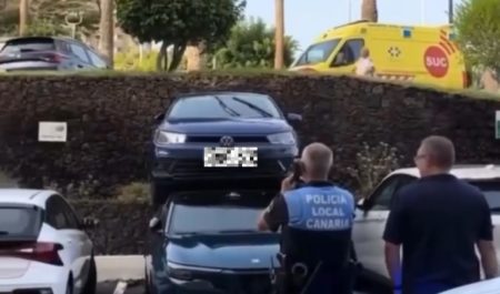 Coche montado sobre otro Tenerife