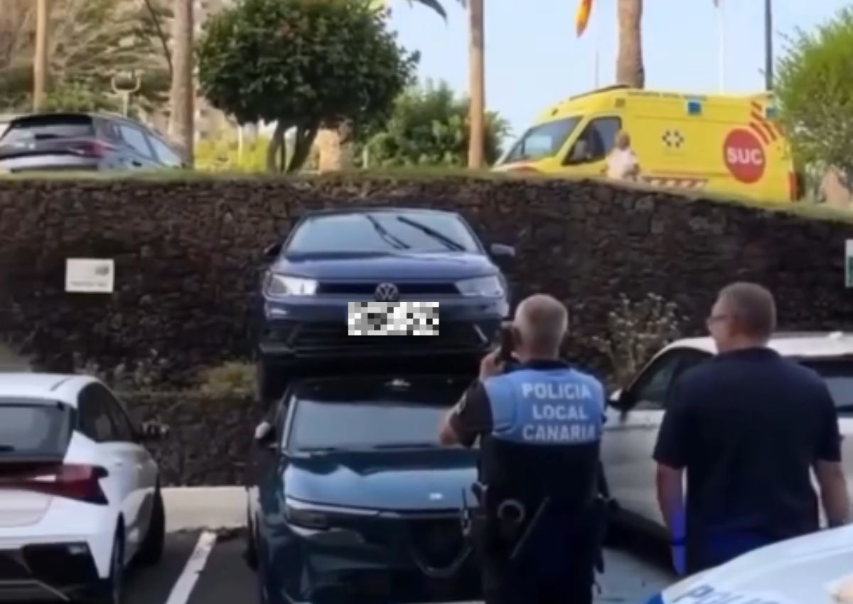 Coche montado sobre otro Tenerife