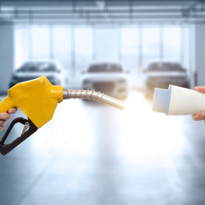 ¿Qué es más barato, llenar el depósito de gasolina o cargar un coche eléctrico? Esta es la verdad: las cifras reales según el Gobierno