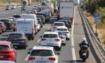 Atascos en moto: la DGT permite usar el arcén desde hoy, pero te multará si no cumples estas ocho reglas