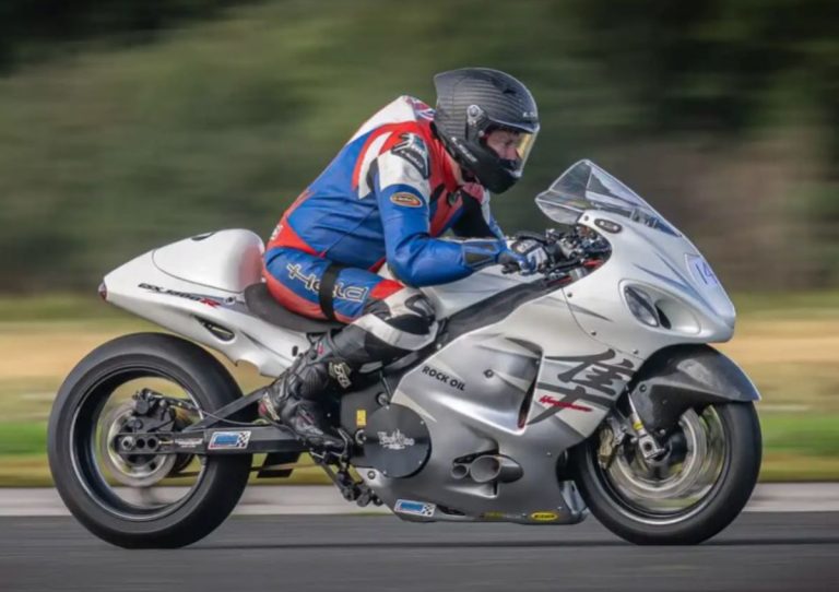 Un motorista parapléjico alcanza los 322 km/h con una Suzuki Hayabusa adaptada durante más de 600 horas y bate un increíble récord