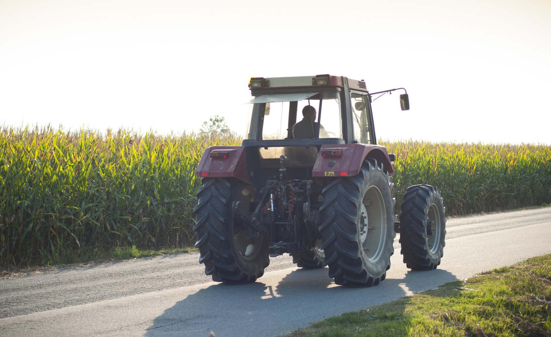 Tractor arcén