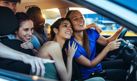 grupos amigos coche