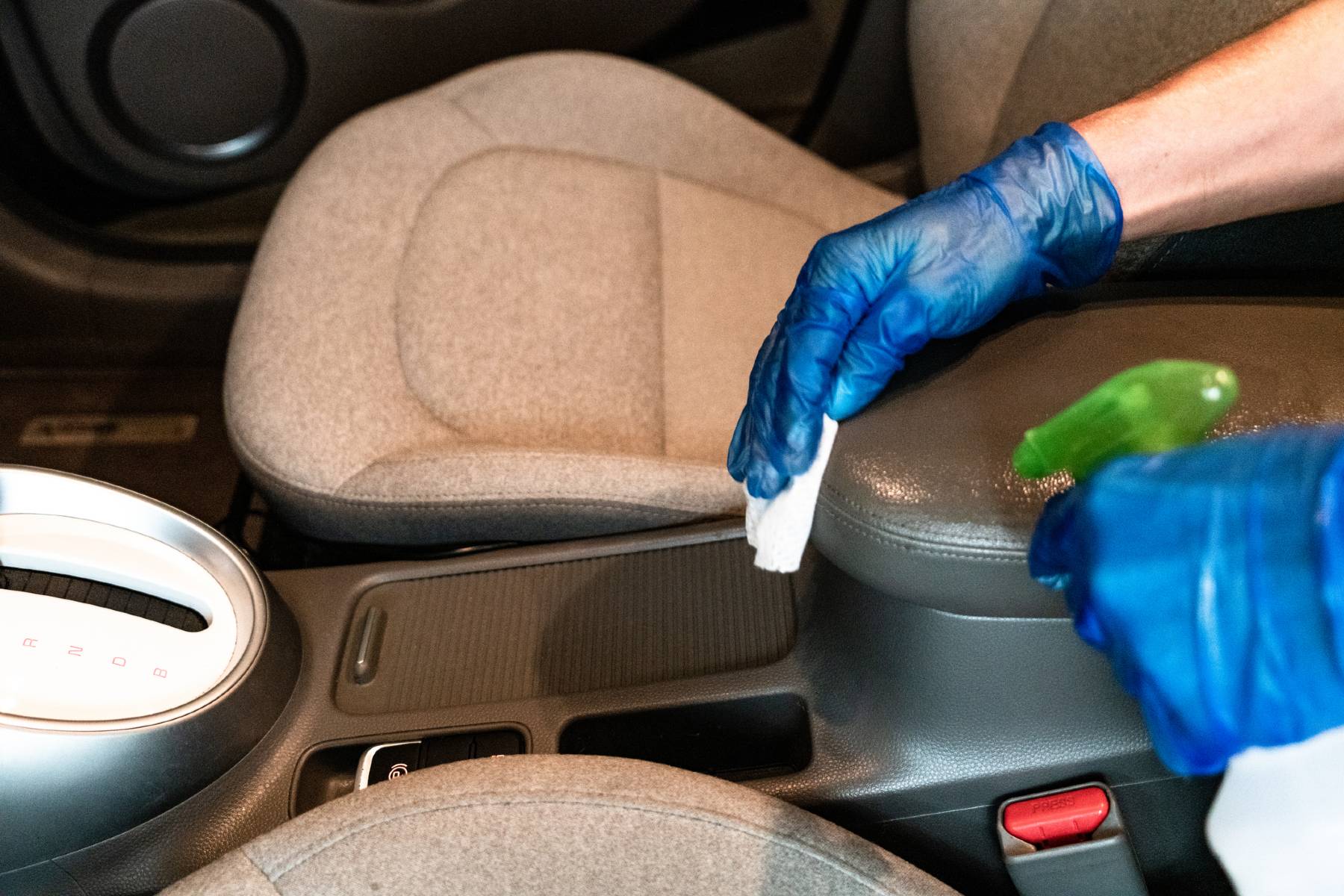 Limpiar el coche tras el verano: una tarea clave para afrontar el otoño