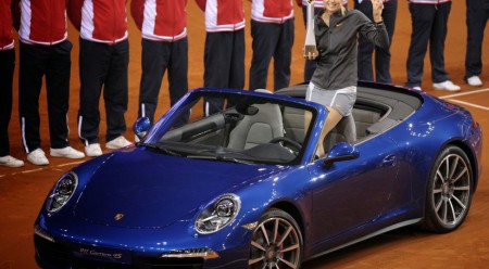 Sharapova gana un Porsche 911 Targa en Stuttgart