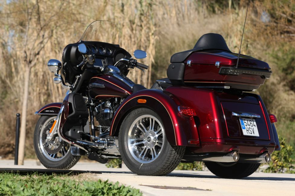 H-D Tri Glide