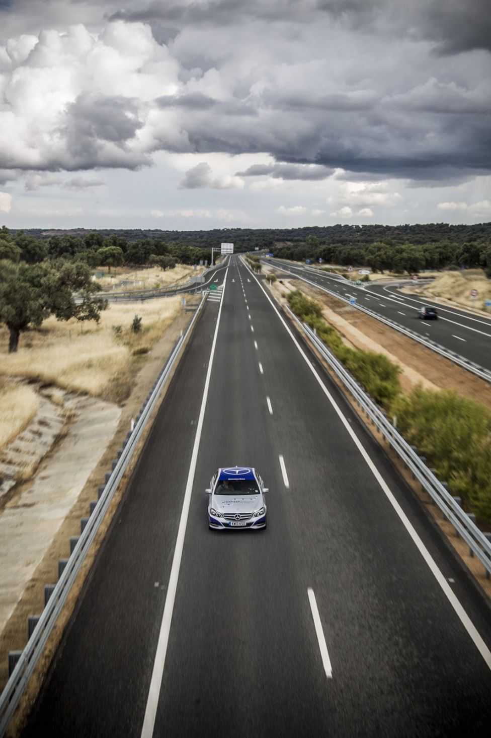 Mercedes E 300 BlueTEC híbrido, de África a Reino Unido