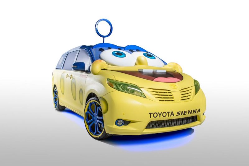 ¿Quién vive en un Toyota Sienna debajo del mar? ¡Bob Esponja!