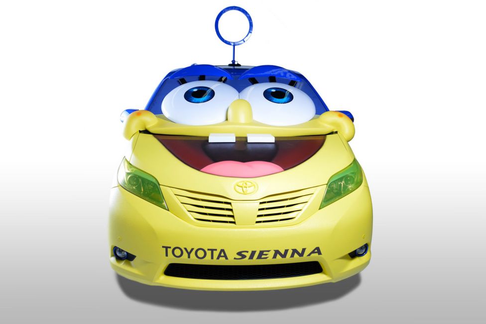 ¿Quién vive en un Toyota Sienna debajo del mar? ¡Bob Esponja!