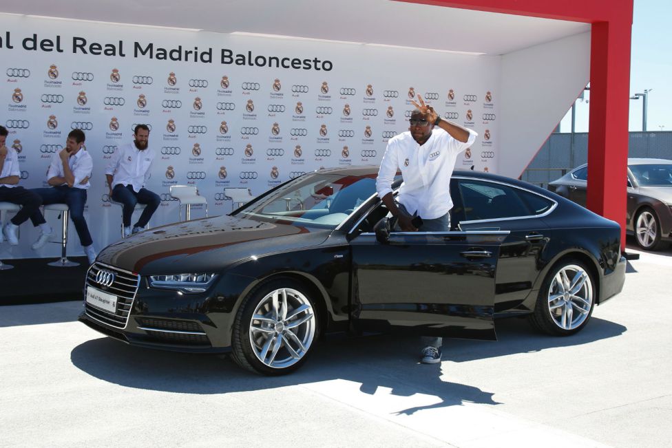 Audi entrega sus coches al Real Madrid Baloncesto