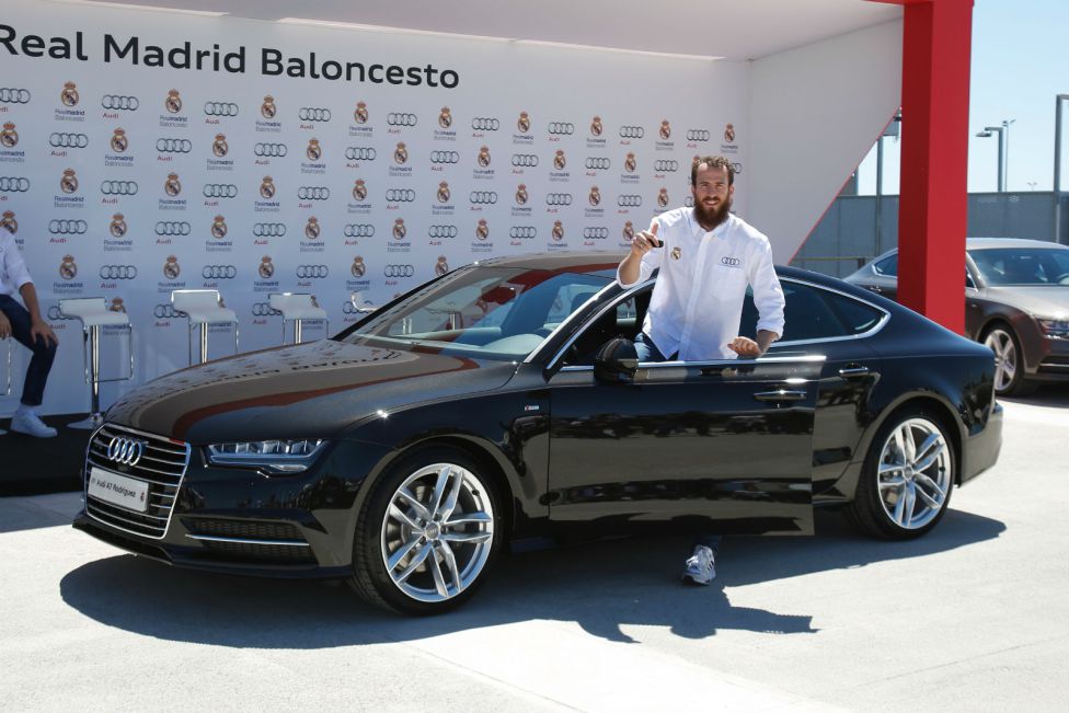 Audi entrega sus coches al Real Madrid Baloncesto