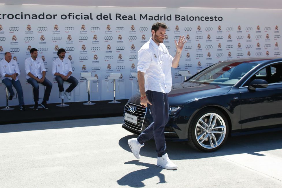 Audi entrega sus coches al Real Madrid Baloncesto