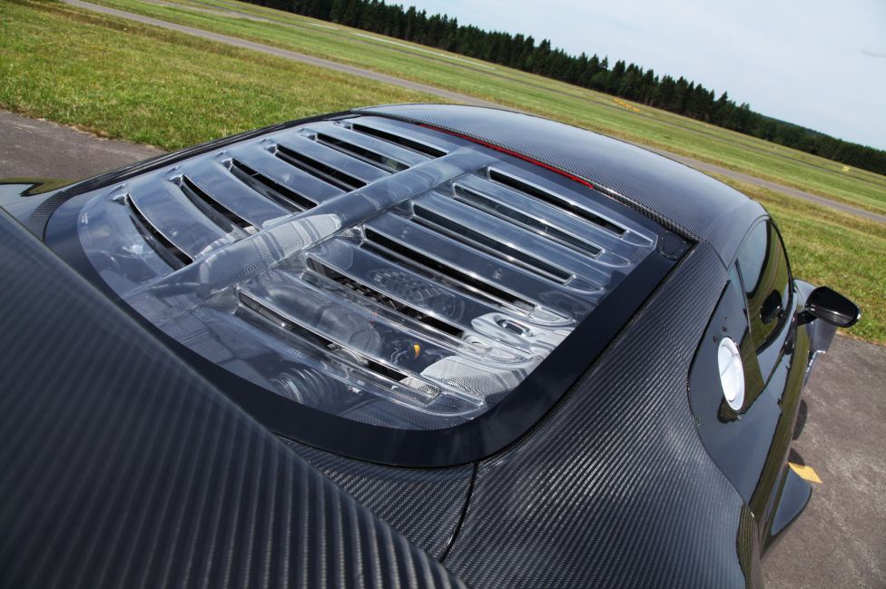 Carbono y caballos para el R8