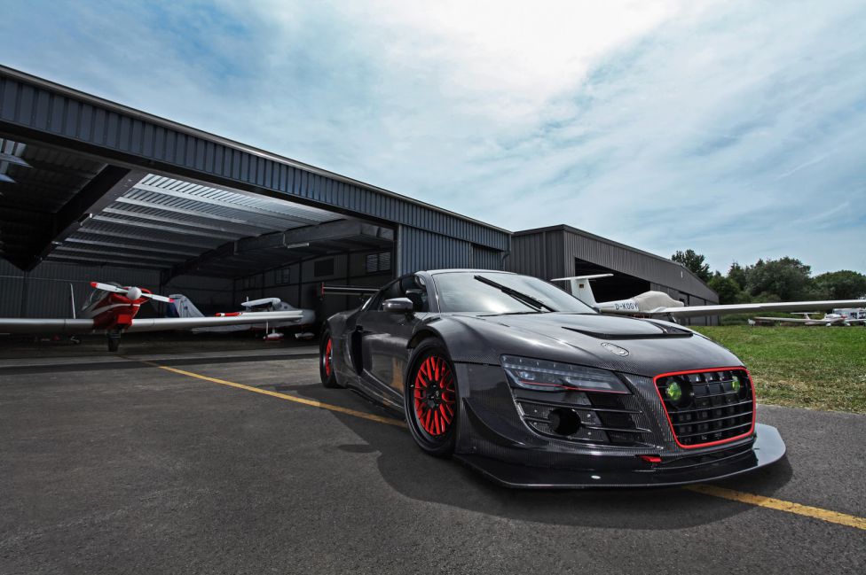 Carbono y caballos para el R8