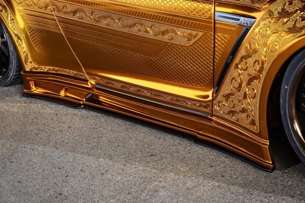 Oro cromado esculpido para el Nissan GT-R más llamativo